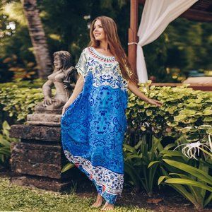 Ethnic style loose floral robe ankle length hides flesh to show lean